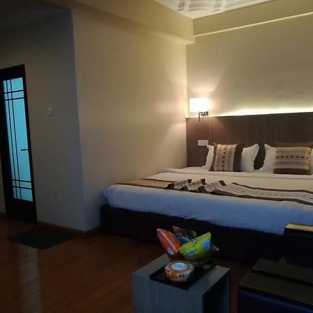 Golden Hill Hotel - Lashio Esterno foto