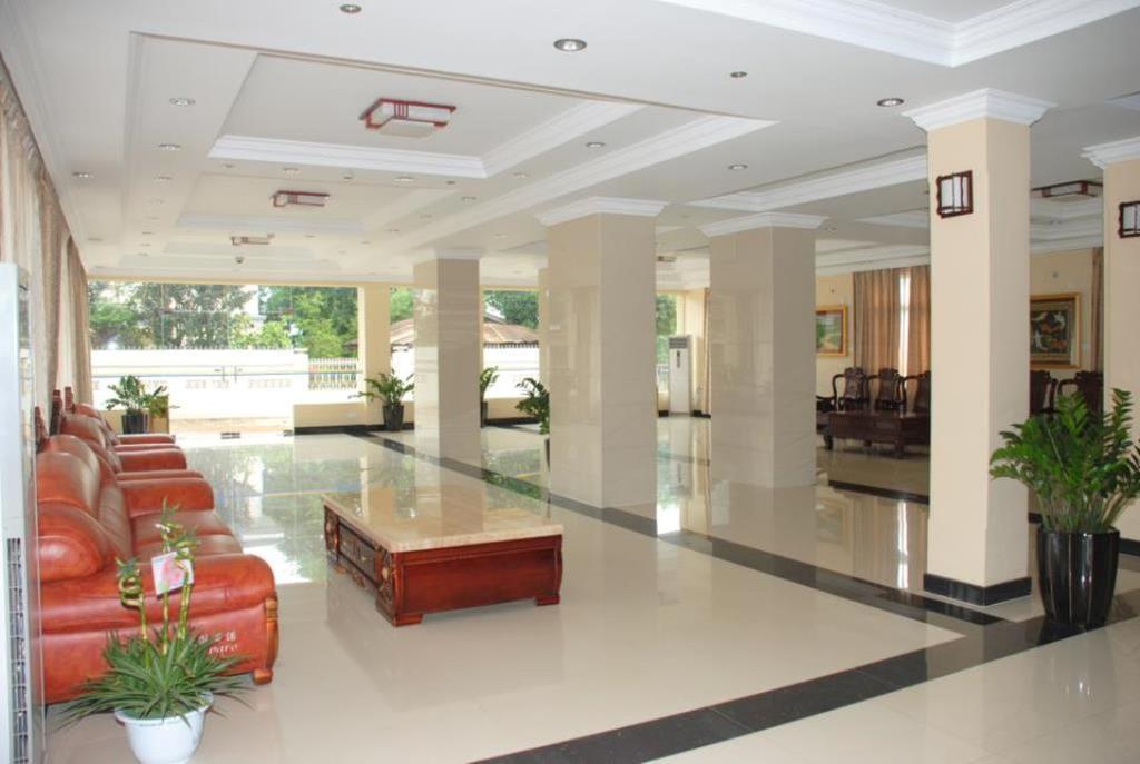 Golden Hill Hotel - Lashio Esterno foto