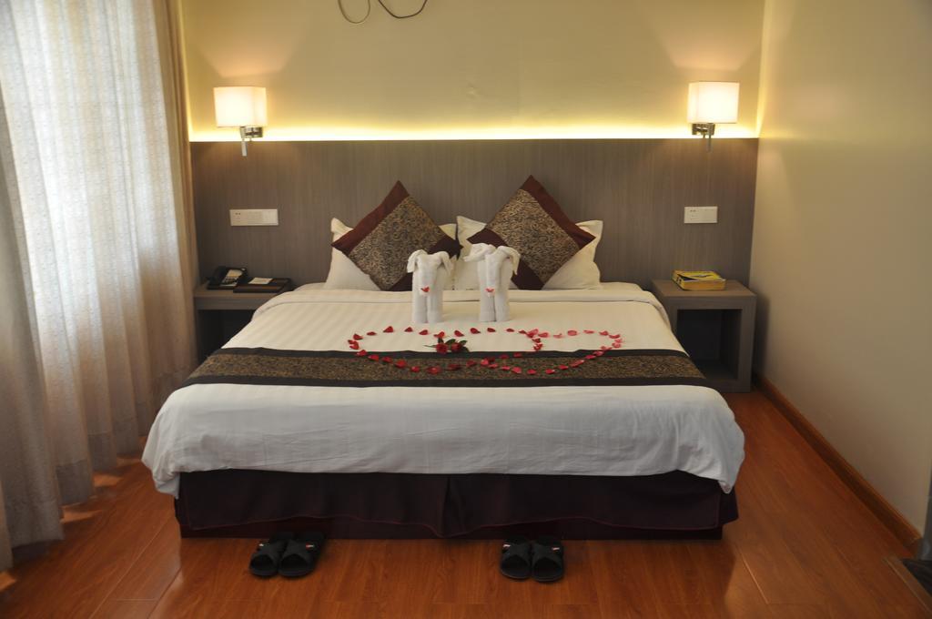 Golden Hill Hotel - Lashio Esterno foto