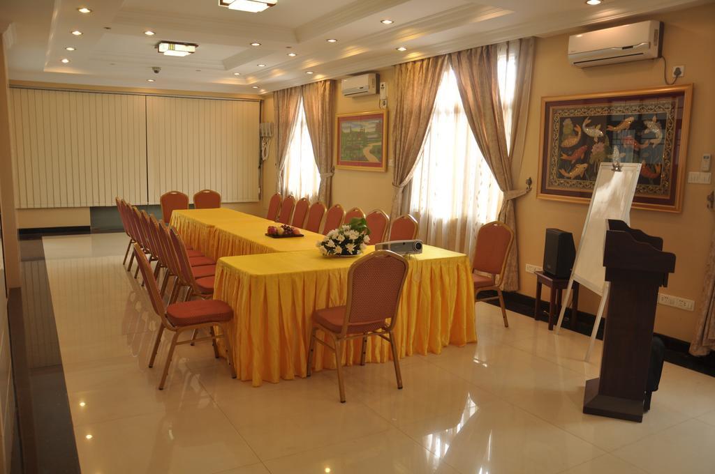 Golden Hill Hotel - Lashio Esterno foto