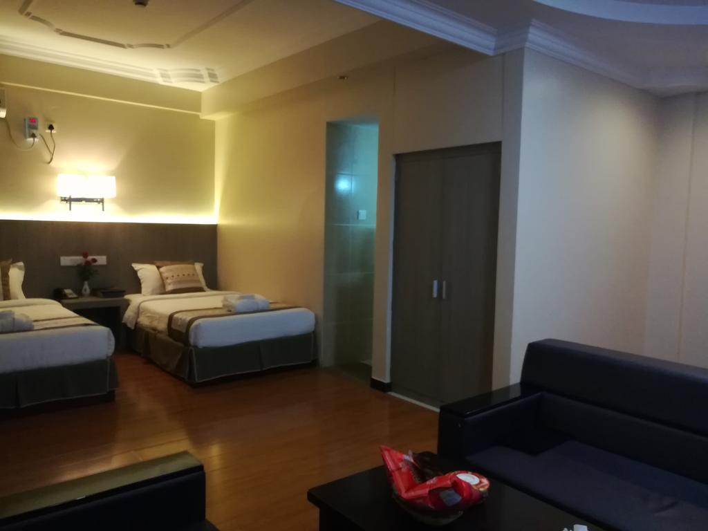 Golden Hill Hotel - Lashio Esterno foto