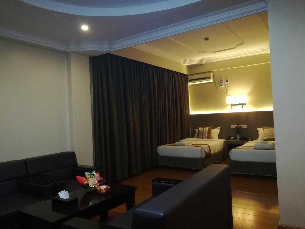 Golden Hill Hotel - Lashio Esterno foto