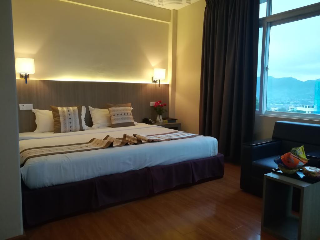 Golden Hill Hotel - Lashio Esterno foto