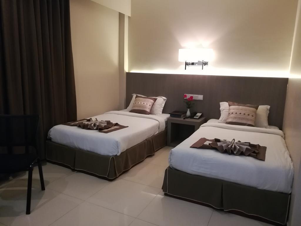 Golden Hill Hotel - Lashio Esterno foto